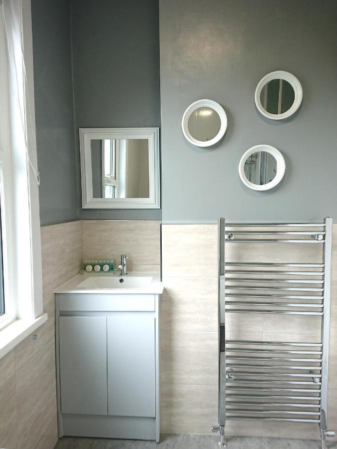 Entire 2-Bedroom House With Garden Йорк Экстерьер фото
